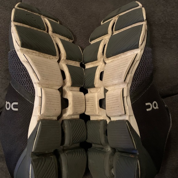 On Cloud Swiss Engineering Women’s Cloudflyer, Black Road Running Shoes 10.5 - Picture 4 of 4